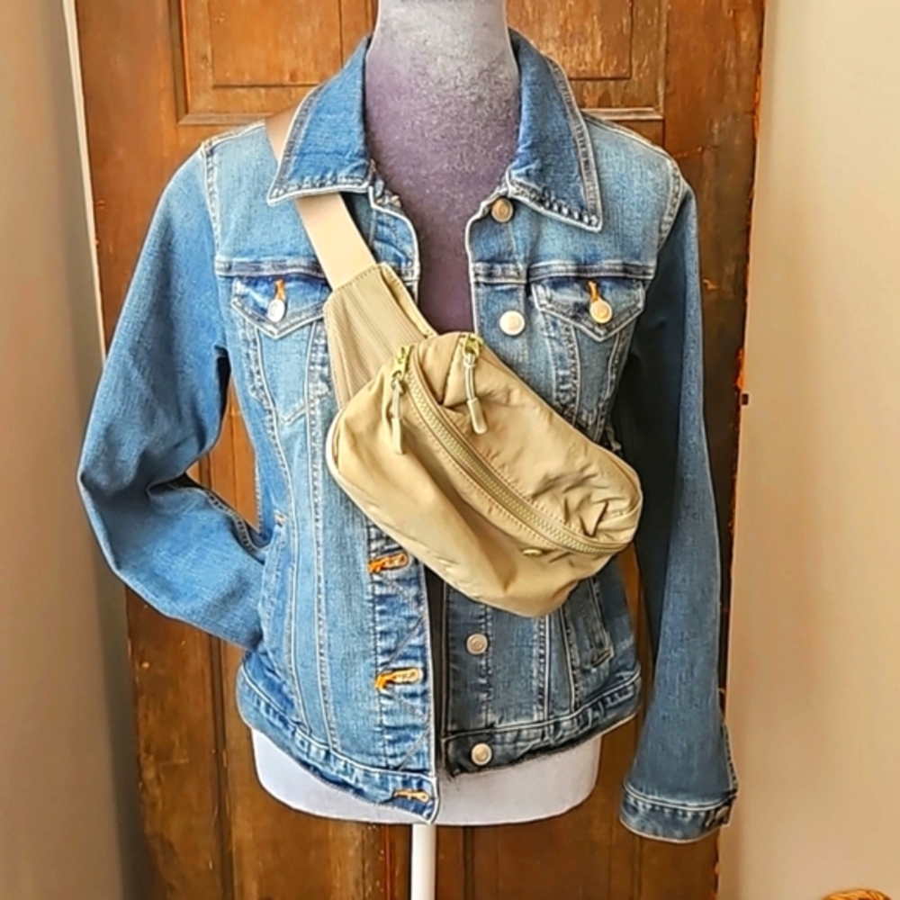 NWOT - Time and Tru Medium Wash Denim Jacket - Sz S (4-6)